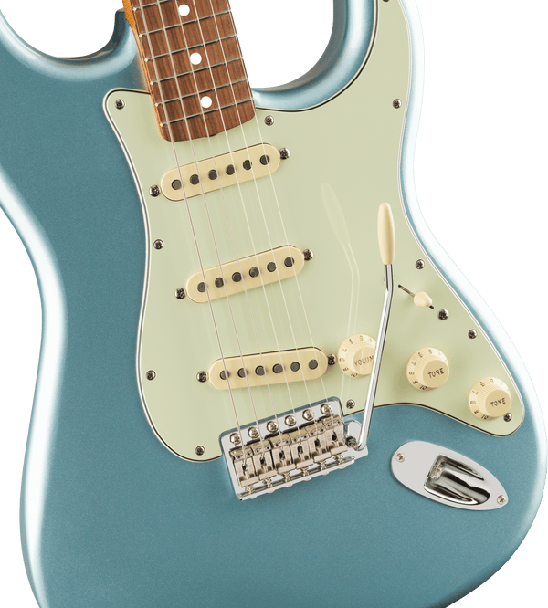 FENDER STRATOCASTER VINTERA 60s. ICE BLUE METALLIC